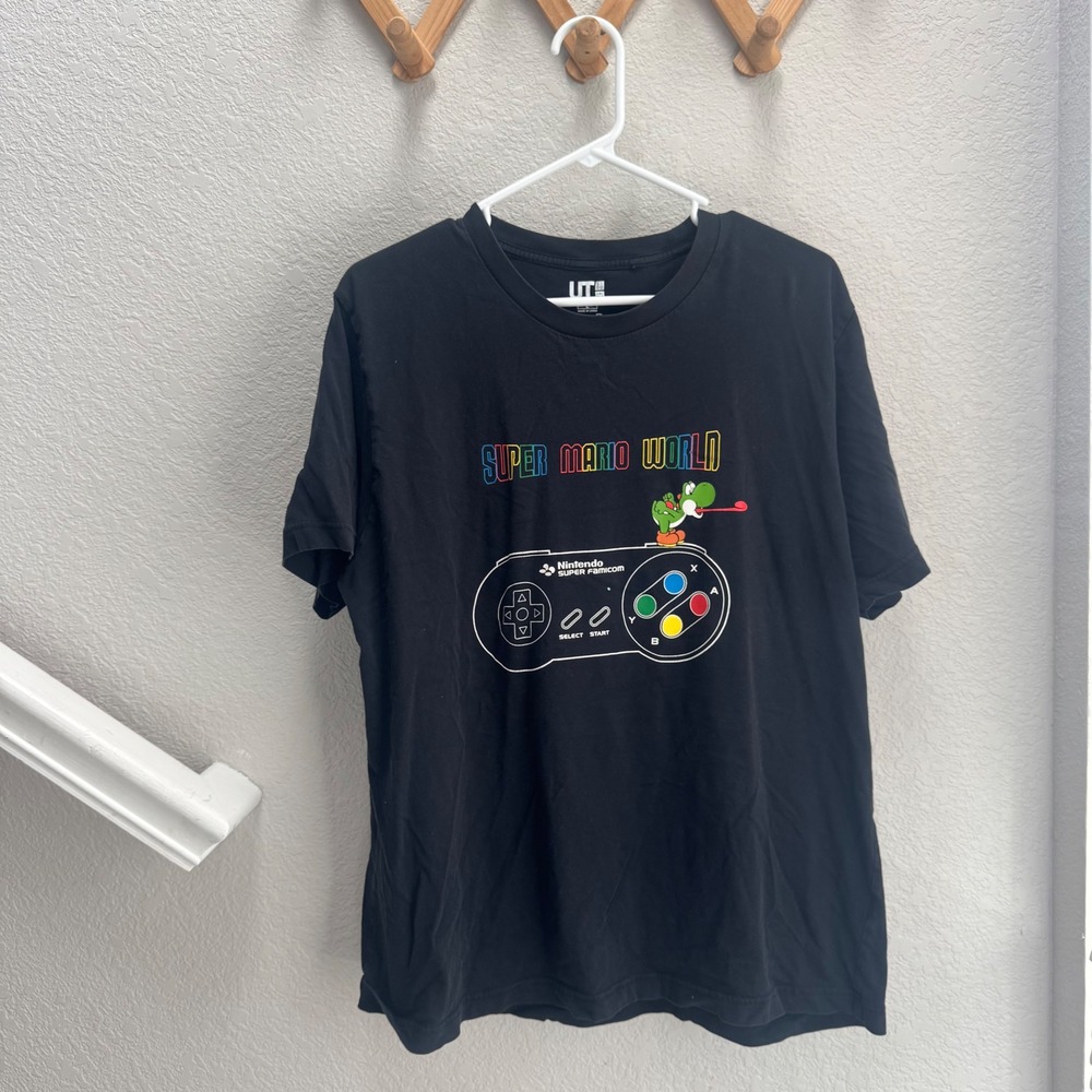 Uniqlo UT Nintendo Super Mario World Yoshi Famicom Black Graphic T-Shirt Mens L